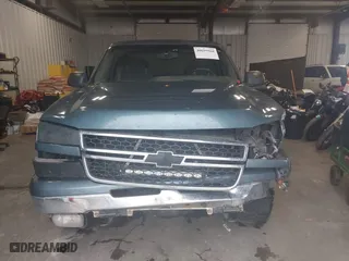 2006 Chevrolet Silverado 1500 LT2 with VIN 1GCEK19B36Z106215, listed as a IAAI auction lot 40699968 with 183,870 mi miles. Bid and sale history available at carsss.com. Image 11.