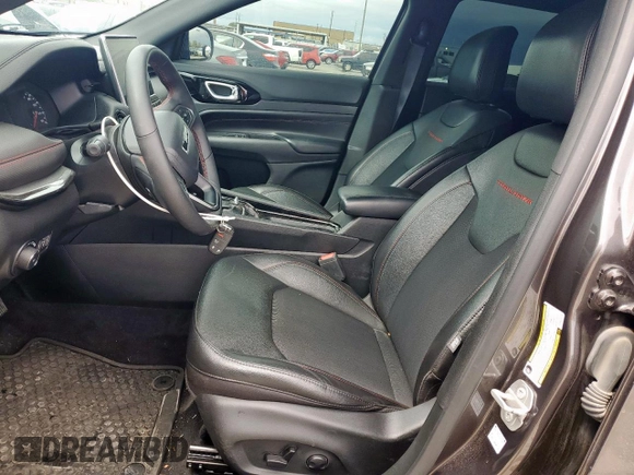 2023 Jeep Compass Trailhawk z VIN 3C4NJDDN8PT514773, wystawiony jako Copart lot #51137555 z przebiegiem 37 239 mil mil oraz Szkoda całkowita • Salvage title. Historia ofert i sprzedaży dostępna na DreamBid. Obrazek 7.