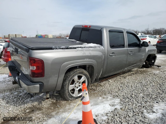 2007 Chevrolet Silverado 1500 LTZ with VIN 2GCEK13M571659095, listed as a Copart auction lot 45186225 with 200,744 mi miles and Salvage Title. Bid and sale history available at carsss.com. Image 3.