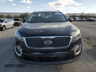 2017 Kia Sorento LX z VIN 5XYPG4A31HG240884, wystawiony jako Copart lot #52142315 z przebiegiem 88 556 mil mil oraz Szkoda całkowita • Salvage title. Historia ofert i sprzedaży dostępna na DreamBid. Obrazek 5.