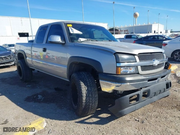 2004 Chevrolet Silverado 1500 Work Truck with VIN 2GCEC19V841321618, listed as a IAAI auction lot 41007828 with 208,620 mi miles. Bid and sale history available at carsss.com. Image 1.