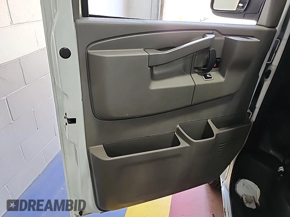 2020 Chevrolet Express Cargo with VIN 1GCWGAFG0L1185522, listed as a IAAI auction lot 42842195 with 128,884 mi miles and . Bid and sale history available at DreamBid. Image 3.
