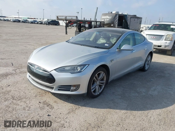 2013 Tesla Model S with VIN 5YJSA1CG3DFP28908, listed as a IAAI auction lot 41804041 with 140,756 mi miles and . Bid and sale history available at DreamBid. Image 14.