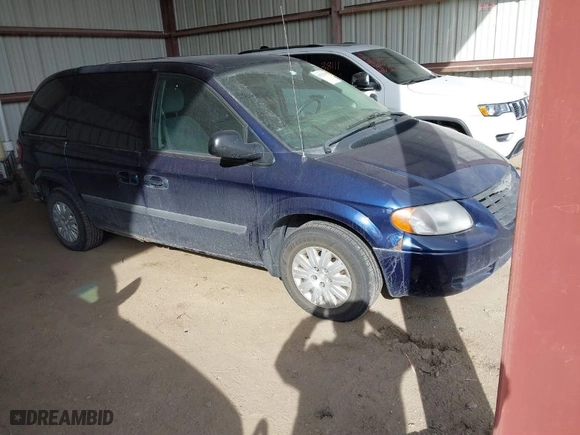 2005 Chrysler Town & Country with VIN 1C4GP45R65B240982, listed as a IAAI auction lot 41522211 with 149,431 mi miles. Bid and sale history available at carsss.com. Image 1.