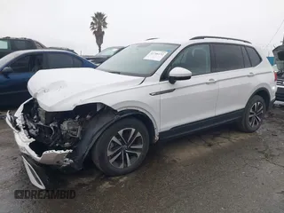 2022 Volkswagen Tiguan S z VIN 3VV1B7AXXNM149461, wystawiony jako IAAI lot #41746132 z przebiegiem 22 832 mil mil oraz . Historia ofert i sprzedaży dostępna na DreamBid. Obrazek 2.