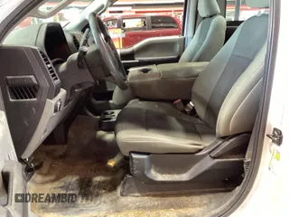 2019 Ford F-150 XL z VIN 1FTMF1CB0KKD36063, wystawiony jako IAAI lot #42459469 z przebiegiem 104 067 mil mil oraz . Historia ofert i sprzedaży dostępna na DreamBid. Obrazek 17.