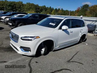 2025 Volvo XC90 Ultra z VIN YV4062JFXS1292912, wystawiony jako Copart lot #73527384 z przebiegiem Nie podano mil oraz Czysty tytuł • Clean title. Historia ofert i sprzedaży dostępna na DreamBid. Obrazek 1.