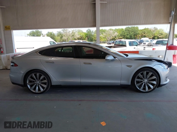 2013 Tesla Model S Performance with VIN 5YJSA1DP6DFP07999, listed as a IAAI auction lot 42284612 with 123,261 mi miles and . Bid and sale history available at DreamBid. Image 14.