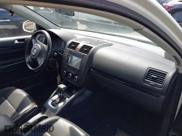 2010 Volkswagen Jetta Wolfsburg Edition с VIN 3VWRA7AJ6AM059828, выставлен на аукционе IAAI как лот 42312767 с пробегом 144 846 миль миль и . История ставок и продаж доступна на DreamBid. Изображение 5.
