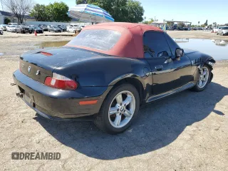 2000 BMW Z3 2.5 z VIN 4USCH9341YLF86451, wystawiony jako Copart lot #49142145 z przebiegiem 229 846 mil mil oraz Szkoda całkowita • Salvage title. Historia ofert i sprzedaży dostępna na DreamBid. Obrazek 3.