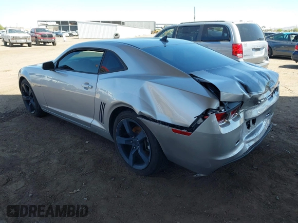 2011 Chevrolet Camaro 2LS z VIN 2G1FA1ED0B9157330, wystawiony jako IAAI lot #41970306 z przebiegiem 179 262 mil mil oraz . Historia ofert i sprzedaży dostępna na DreamBid. Obrazek 3.