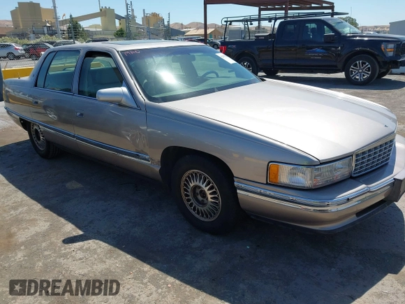 1995 Cadillac DeVille z VIN 1G6KD52B8SU251727, wystawiony jako IAAI lot #42479284 z przebiegiem 104 080 mil mil oraz . Historia ofert i sprzedaży dostępna na DreamBid. Obrazek 1.