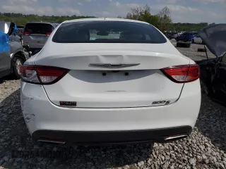 2015 Chrysler 200 S z VIN 1C3CCCBG1FN557242, wystawiony jako Copart lot #54767335 z przebiegiem 62 946 mil mil oraz Szkoda całkowita • Salvage title. Historia ofert i sprzedaży dostępna na DreamBid. Obrazek 6.