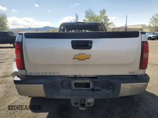 2014 Chevrolet Silverado 3500HD LTZ z VIN 1GC4K1C85EF117886, wystawiony jako Copart lot #50404755 z przebiegiem Nie podano mil oraz Nie do naprawy. Historia ofert i sprzedaży dostępna na DreamBid. Obrazek 6.