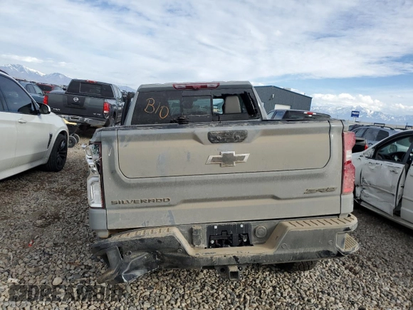 2025 Chevrolet Silverado 1500 with VIN 3GCUKHE86SG111563, listed as a Copart auction lot 42922455 with Not Provided miles and Salvage Title. Bid and sale history available at DreamBid. Image 6.