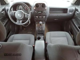 2017 Jeep Patriot Sport SE z VIN 1C4NJPBA7HD145705, wystawiony jako Copart lot #60954225 z przebiegiem 98 605 mil mil oraz Szkoda całkowita • Salvage title. Historia ofert i sprzedaży dostępna na DreamBid. Obrazek 8.