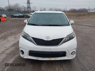 2011 Toyota Sienna SE with VIN 5TDXK3DC0BS122811, listed as a IAAI auction lot 41491159 with 337,201 mi miles and . Bid and sale history available at DreamBid. Image 12.