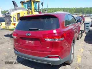 2017 Kia Sorento LX z VIN 5XYPG4A3XHG295107, wystawiony jako IAAI lot #42037114 z przebiegiem 91 967 mil mil oraz . Historia ofert i sprzedaży dostępna na DreamBid. Obrazek 4.