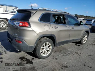 2016 Jeep Cherokee Latitude with VIN 1C4PJMCS1GW286268, listed as a Copart auction lot 83254154 with 122,761 mi miles and Salvage Title. Bid and sale history available at carsss.com. Image 3.
