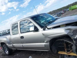 2001 Chevrolet Silverado 1500 LT with VIN 1GCEK19T31Z137434, listed as a IAAI auction lot 41592047 with 246,705 mi miles. Bid and sale history available at carsss.com. Image 13.
