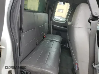 2004 Ford F-150 XL z VIN 2FTRX172X4CA49253, wystawiony jako Copart lot #63192915 z przebiegiem 372 644 mil mil oraz Szkoda całkowita • Salvage title. Historia ofert i sprzedaży dostępna na DreamBid. Obrazek 10.