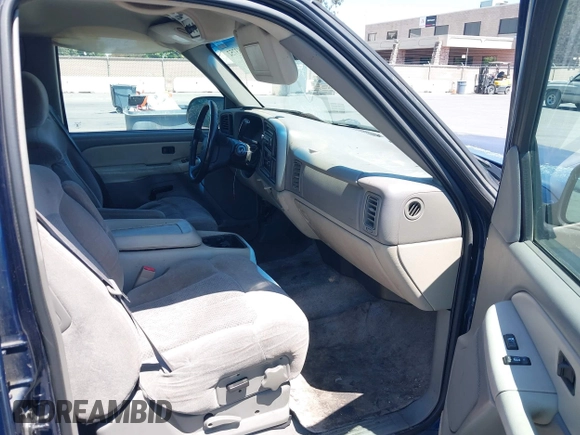 2002 Chevrolet Suburban LS with VIN 3GNEC16Z92G255776, listed as a IAAI auction lot 42883752 with 302,700 mi miles and . Bid and sale history available at DreamBid. Image 5.