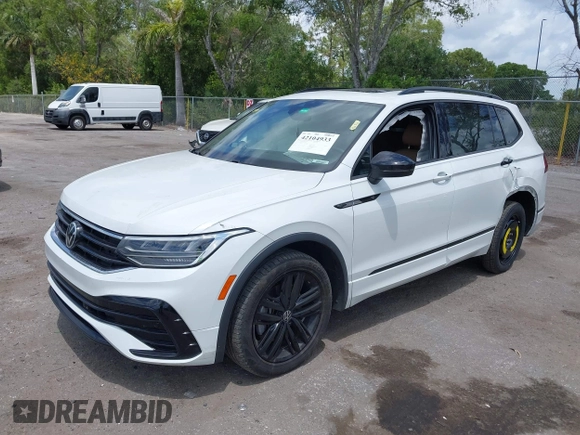 2022 Volkswagen Tiguan SE R-Line Black z VIN 3VVCB7AX5NM138604, wystawiony jako IAAI lot #42104933 z przebiegiem 31 489 mil mil oraz . Historia ofert i sprzedaży dostępna na DreamBid. Obrazek 18.