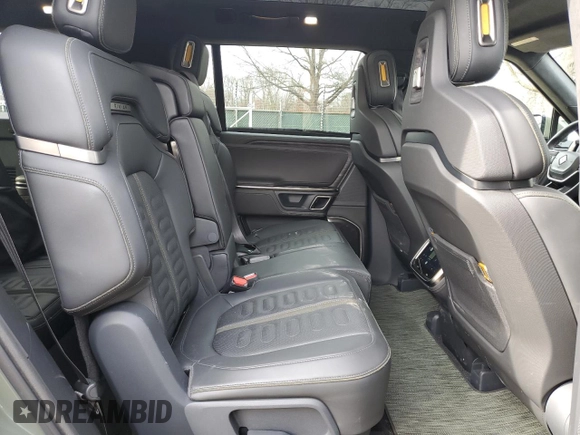 2022 Rivian R1S Launch Edition z VIN 7PDSGABL4NN000393, wystawiony jako Copart lot #44218005 z przebiegiem 26 598 mil mil oraz Szkoda całkowita • Salvage title. Historia ofert i sprzedaży dostępna na DreamBid. Obrazek 11.
