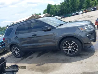 2018 Ford Explorer Sport z VIN 1FM5K8GT3JGC47533, wystawiony jako IAAI lot #42548905 z przebiegiem 163 039 mil mil oraz . Historia ofert i sprzedaży dostępna na DreamBid. Obrazek 14.