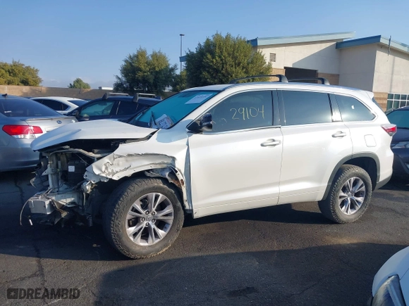 2014 Toyota Highlander XLE with VIN 5TDKKRFH9ES032261, listed as a IAAI auction lot 41429104 with 155,174 mi miles. Bid and sale history available at carsss.com. Image 14.
