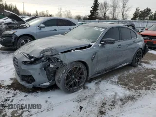 2024 BMW M3 Competition xDrive z VIN WBS43AY05RFT40007, wystawiony jako Copart lot #42090855 z przebiegiem 8 200 mil mil oraz Szkoda całkowita • Salvage title. Historia ofert i sprzedaży dostępna na DreamBid. Obrazek 1.