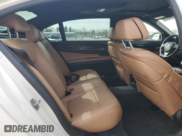 2015 BMW 7 Series 750Li z VIN WBAYE8C52FD781791, wystawiony jako Copart lot #49504935 z przebiegiem 103 171 mil mil oraz Szkoda całkowita • Salvage title. Historia ofert i sprzedaży dostępna na DreamBid. Obrazek 10.