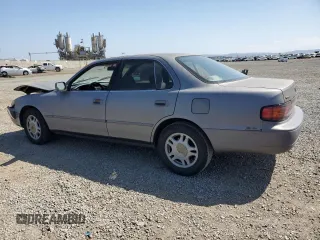 1994 Toyota Camry LE z VIN JT2GK12E6R0055565, wystawiony jako Copart lot #54031255 z przebiegiem 240 841 mil mil oraz Szkoda całkowita • Salvage title. Historia ofert i sprzedaży dostępna na DreamBid. Obrazek 2.