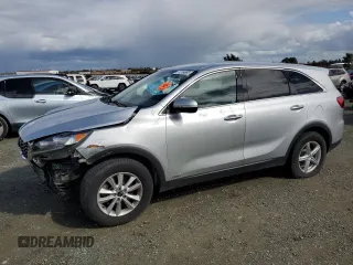 2019 Kia Sorento LX z VIN 5XYPGDA3XKG474884, wystawiony jako Copart lot #51289885 z przebiegiem 96 389 mil mil oraz Szkoda całkowita • Salvage title. Historia ofert i sprzedaży dostępna na DreamBid. Obrazek 1.