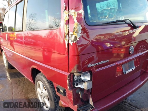 2003 Volkswagen EuroVan с VIN WV2KB47083H013778, выставлен на аукционе IAAI как лот 41537793 с пробегом 127 315 миль миль и . История ставок и продаж доступна на DreamBid. Изображение 18.