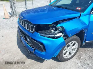2024 Jeep Compass Latitude with VIN 3C4NJDBN8RT119496, listed as a IAAI auction lot 42608637 with 32,417 mi miles and . Bid and sale history available at DreamBid. Image 6.
