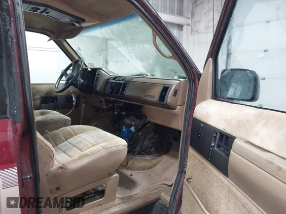 1992 Chevrolet Astro with VIN 1GNEL19W9NB204762, listed as a IAAI auction lot 41978439 with 107,613 mi miles. Bid and sale history available at carsss.com. Image 5.