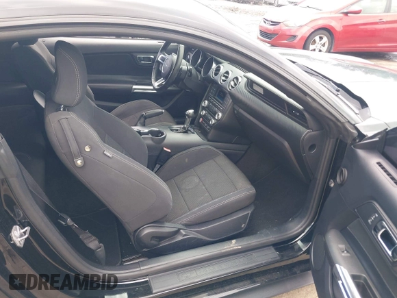 2016 Ford Mustang V6 z VIN 1FA6P8AM8G5251387, wystawiony jako IAAI lot #42231334 z przebiegiem 104 618 mil mil oraz . Historia ofert i sprzedaży dostępna na DreamBid. Obrazek 5.