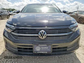 2024 Volkswagen Jetta Sport z VIN 3VWBM7BUXRM044634, wystawiony jako Copart lot #63899615 z przebiegiem 7 586 mil mil oraz Czysty tytuł • Clean title. Historia ofert i sprzedaży dostępna na DreamBid. Obrazek 5.