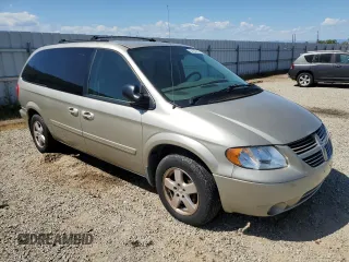 2005 Dodge Caravan SXT with VIN 2D4GP44L35R332228, listed as a Copart auction lot 54162215 with 171,016 mi miles and Clean Title. Bid and sale history available at carsss.com. Image 4.