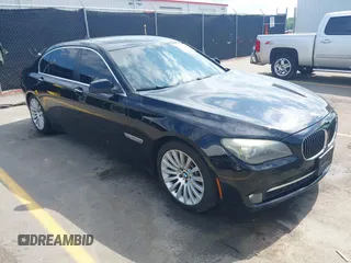 2011 BMW 7 Series 750Li xDrive z VIN WBAKC8C54BC431851, wystawiony jako IAAI lot #42216519 z przebiegiem 106 022 mil mil oraz . Historia ofert i sprzedaży dostępna na DreamBid. Obrazek 1.