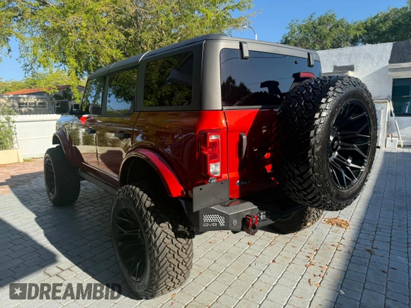 2024 Ford Bronco Big Bend z VIN 1FMDE7BH2RLA76597, wystawiony jako Copart lot #57521675 z przebiegiem 1 400 mil mil oraz Czysty tytuł • Clean title. Historia ofert i sprzedaży dostępna na DreamBid. Obrazek 3.
