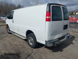 2015 GMC Savana Cargo Van with VIN 1GTW7FCF4F1900721, listed as a IAAI auction lot 41721202 with 228,699 mi miles. Bid and sale history available at carsss.com. Image 3.