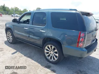 2007 GMC Yukon Denali z VIN 1GKFK63817J261736, wystawiony jako IAAI lot #42219145 z przebiegiem 214 260 mil mil oraz . Historia ofert i sprzedaży dostępna na DreamBid. Obrazek 3.