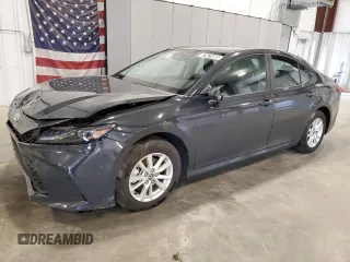 2025 Toyota Camry LE z VIN 4T1DBADK1SU004983, wystawiony jako Copart lot #57421665 z przebiegiem 8 122 mil mil oraz Czysty tytuł • Clean title. Historia ofert i sprzedaży dostępna na DreamBid. Obrazek 1.