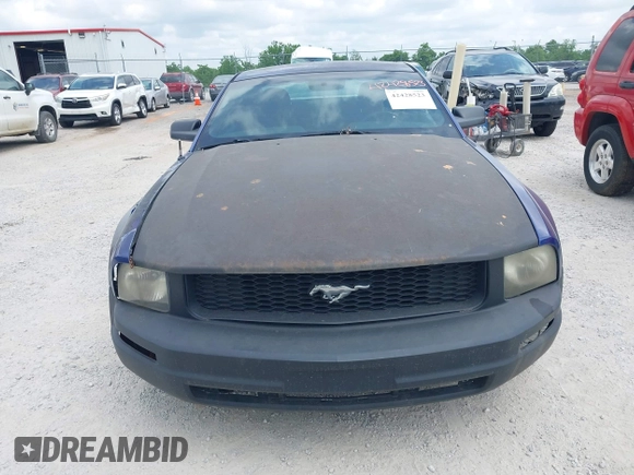 2005 Ford Mustang Deluxe z VIN 1ZVFT80N855245440, wystawiony jako IAAI lot #42428523 z przebiegiem 200 198 mil mil oraz . Historia ofert i sprzedaży dostępna na DreamBid. Obrazek 6.