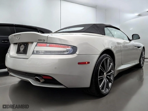 2015 Aston Martin DB9 with VIN SCFFDAFM0FGB167XX, listed as a Copart auction lot 52844965 with 20,044 mi miles and Clean Title. Bid and sale history available at carsss.com. Image 4.