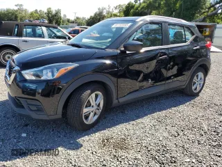 2019 Nissan Kicks S z VIN 3N1CP5CUXKL495840, wystawiony jako Copart lot #61153995 z przebiegiem 70 499 mil mil oraz Czysty tytuł • Clean title. Historia ofert i sprzedaży dostępna na DreamBid. Obrazek 1.