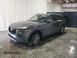 2024 Mazda CX-90 Preferred Plus z VIN JM3KKCHD8R1153235, wystawiony jako Copart lot #58322335 z przebiegiem 26 572 mil mil oraz Szkody całkowita. Historia ofert i sprzedaży dostępna na DreamBid. Obrazek 1.