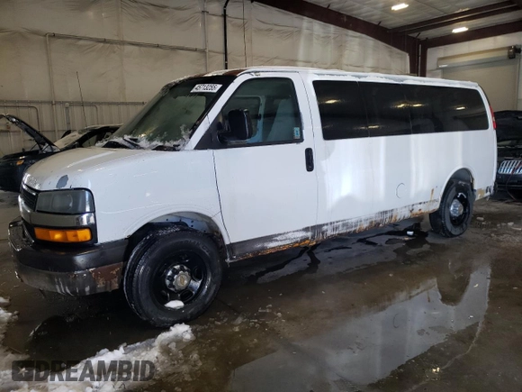 2005 Chevrolet Express Passenger with VIN 1GAHG39U451202405, listed as a Copart auction lot 45713255 with 488,178 mi miles and Salvage title. Bid and sale history available at DreamBid. Image 1.